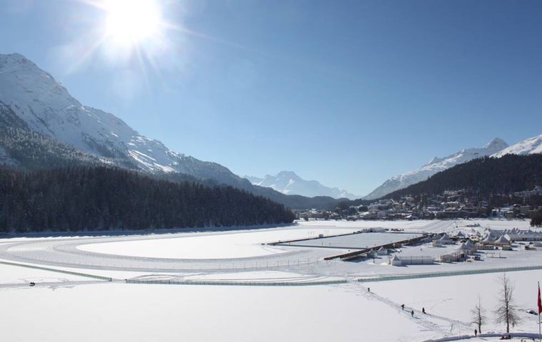 The St. Moritz polo tournament on snow has a new backing and a new name: the traditional tournament on the frozen lake of St. Moritz and well-known worldwide will henceforth be called «Snow Polo World Cup St. Moritz».